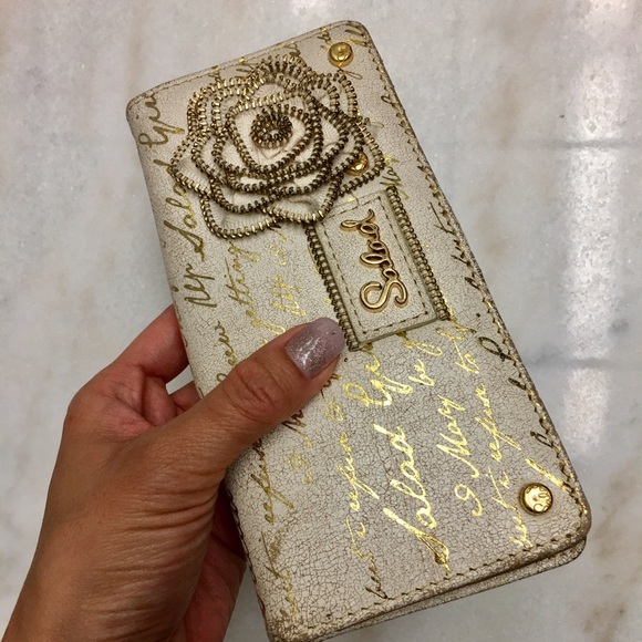 Ivory & Gold Wallet with flower decal 🤍 - Picture 4 of 4
